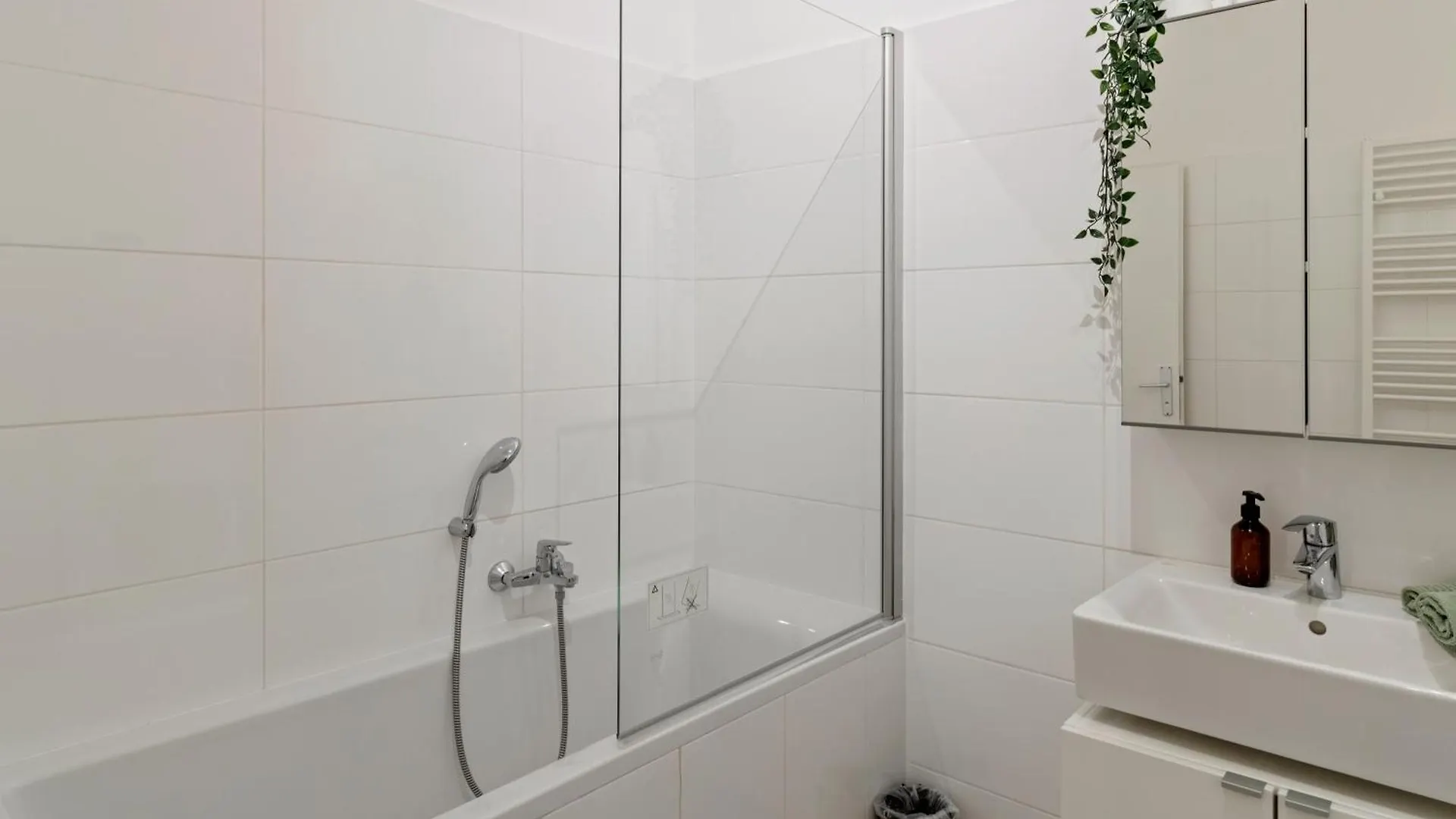 Three Bedrooms - 80 M2 - 2 Min To U4 Meidlinger Hauptstrasse Viena
