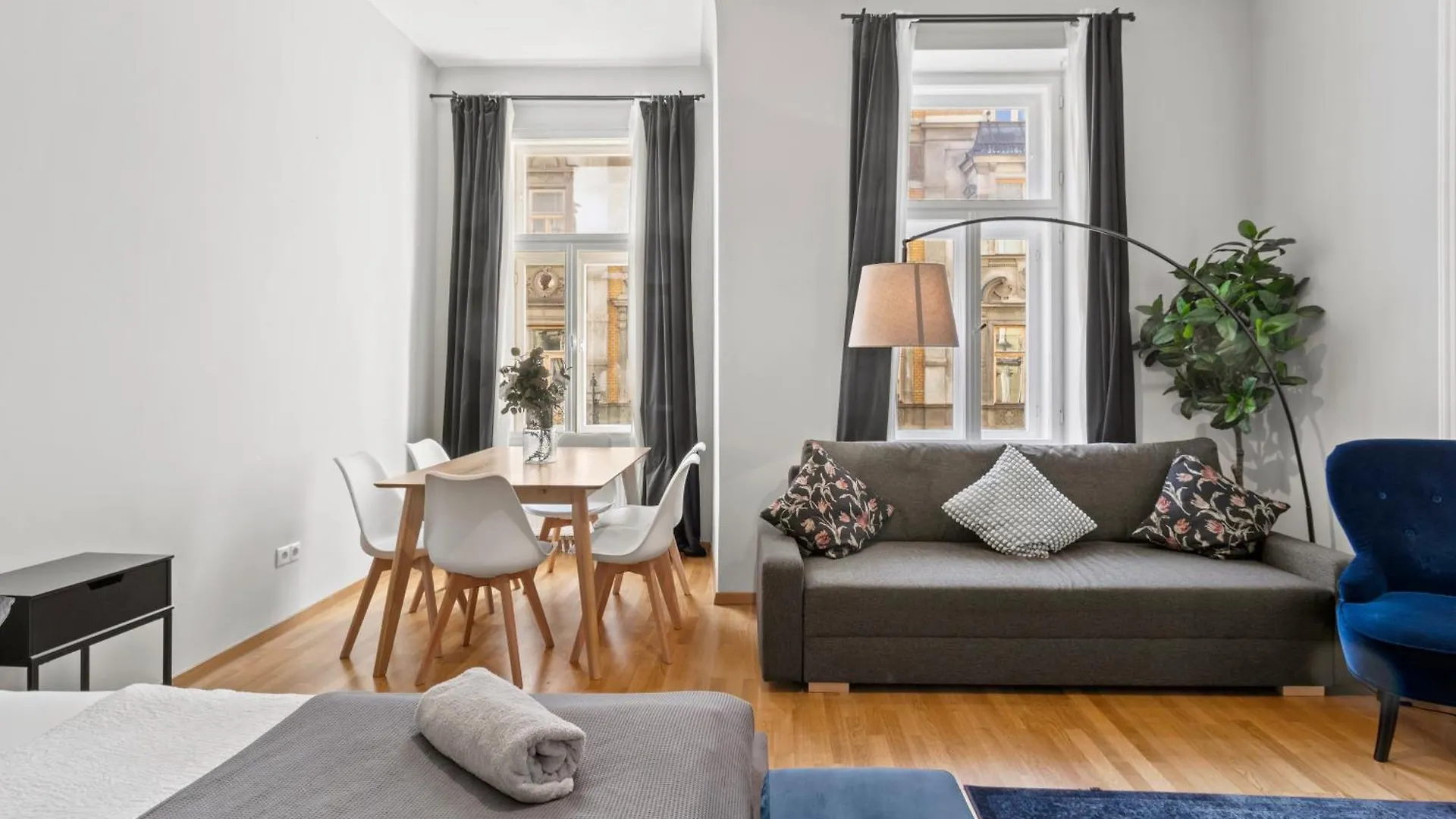 Three Bedrooms - 80 M2 - 2 Min To U4 Meidlinger Hauptstrasse Viena