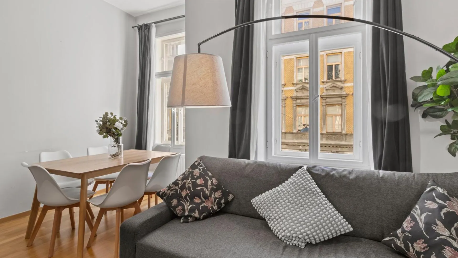 Apartmán Three Bedrooms - 80 M2 - 2 Min To U4 Meidlinger Hauptstrasse Vídeň
